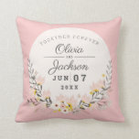 Hochzeitsgeschenk Chic Blumenrosa Kissen<br><div class="desc">Dieses mit Monogramm, schicke, blumenrot-rosa Kissen ist das ideale Geschenk für Braut und Bräutigam.</div>