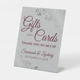 Hochzeitsgeschenke und Karten Lacy Silver Burgundy Sockelschild