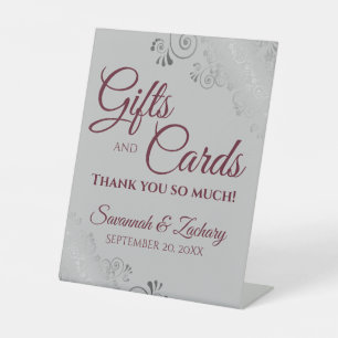 Hochzeitsgeschenke und Karten Lacy Silver Burgundy Sockelschild