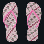 Hochzeitsglocke Bride Pink Rose Blume Bow Dreh Flo Flip Flops<br><div class="desc">Eine originelle Hochzeitsillustrierung eines rosa rosa Boutonniere,  eine silberne Hochzeitsglocke,  ein Brautbukett und eine bordeauxrote Krawatte. Der Designer ist verfügbar,  um benutzerdefinierte Designs zu erstellen und hochzuladen,  um den Farben und Themen Ihrer Hochzeit zu entsprechen - klicken Sie auf "Diesen Designer Gefragt",  um den Designprozess zu beginnen!</div>