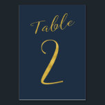 Hochzeitsgold Glitzer Marine elegante Tischnummer<br><div class="desc">Imitate Goldfolie formale Kalligraphie Skript Hochzeitsempfang Karte. Die marineblaue Hintergrundfarbe ist editierbar. Sie können es ändern,  nachdem Sie auf KUNSTSTOFFE geklickt haben. Hier finden Sie alle Zahlen ( 1 - 50): http://bit.ly/2sLMaFh Wenn Sie Hilfe benötigen,  kontaktieren Sie mich bitte durch das unten stehende Geschäft.</div>