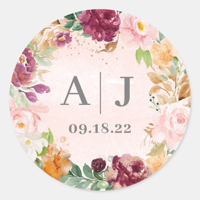 Hochzeitsinitials Blush Burgundy Blumenreath Runder Aufkleber (Vorderseite)