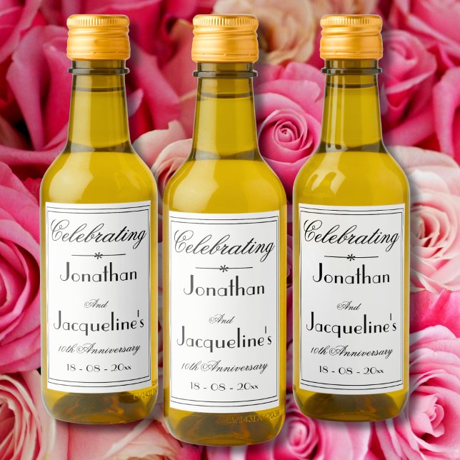Hochzeitsjubiläum Gunst Elegant Chic White Mini Weinetikett (Celebrating a Wedding Anniversary - Elegant Chic White Mini Wine Labels. Perfect Favors.)