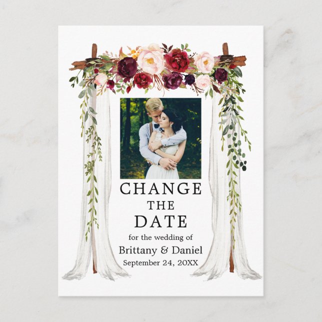 Hochzeitskanopie Burgund Floral ändern das Datum Postkarte (Vorderseite)
