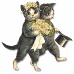 Hochzeitskatzen Freistehende Fotoskulptur<br><div class="desc">Niedliche Katzenbride und Groom Fotoskulptur. Er sieht elegant mit seinem oberen Hut aus und ist süß in ihrer Rose mit einem Brauthaarkranz und einem passenden Rosenbukett. Macht einen zauberhaften Ornament oder Kuchentopfer.</div>