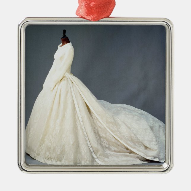 Hochzeitskleid von Katharine Worsley Ornament Aus Metall (Vorne)