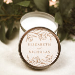 Hochzeitskunst von Mandeln und Kupfer Runder Aufkleber<br><div class="desc">Elegante florale Hochzeitsaufkleber mit kupfer gezeichneten Blume und Blätter mit Mandelhintergrund. Personalisieren Sie die gezeichneten Blumenaufkleber mit Ihren Namen. Die Blumenaufkleber eignen sich hervorragend zum Abdichten von Hochzeitsumschlägen,  Gastgeschenke Hochzeiten und vielem mehr! Entworfen,  um mit unserer Hochzeitskollektion Sketched Floral zu koordinieren.</div>