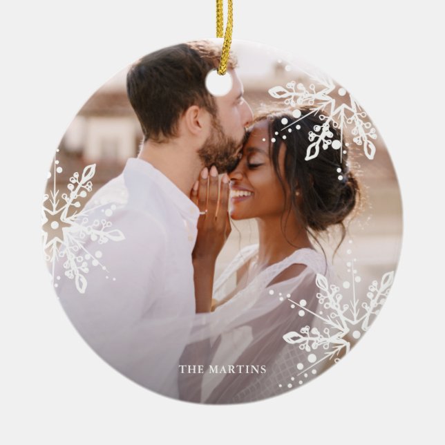 Hochzeitskuppel Hübsches Snowflake Overlay Foto Keramik Ornament (Vorne)