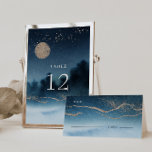 Hochzeitslandschaft der Blauen Nacht - Tischnummer<br><div class="desc">Unsere Kollektion "Blue Sky Watercolor Landscape Wedding" beinhaltet ruhige Landschaftsbilder gepaart mit einem schlichten und eleganten Drehbuch,  in dem alle Ihre personalisierten Informationen geschrieben sind. Karo in unserem Shop für weitere Artikel aus dieser Kollektion.</div>