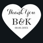 Hochzeitsleute mit weißem Herzen bevorzugen Umschl Herz-Aufkleber<br><div class="desc">Gastgeschenk Hochzeit in weißer Herzform dank Aufklebern. Schwarzweiß oder benutzerdefinierte Hintergrundfarbe. Elegante Skripttypografie. Verwenden Sie als romantische Umschlag Aufkleber / Dichtungen oder als mit Monogramm Gastgeschenk Hochzeit Label für Dankeschön. Niedliche Liebe Symbolform mit stylischem Text. Auch praktisch für andere Anlässe wie z.B. Verlobungsfeier,  Jubiläum etc.</div>