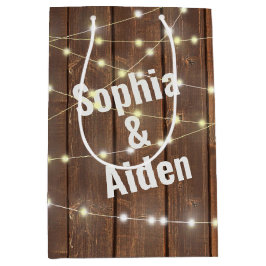 Hochzeitslicht auf Holz mit Namen Mittlere Geschenktüte