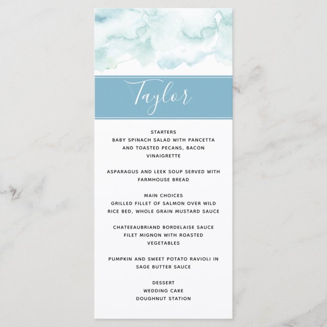 Hochzeitsmenü mit Gastname Dusty Blue Watercolor Menükarte (Vorderseite)