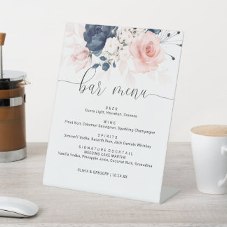 Hochzeitsmenü von Navy Blue und Blush Pink Bar Men Sockelschild