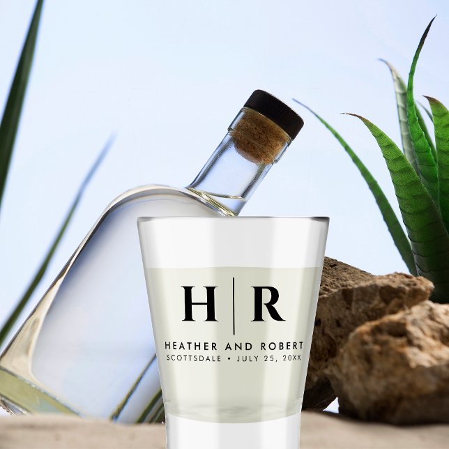 Hochzeitsmonogramm Moderne Braut und Bräutigam Schnapsglas (Von Creator hochgeladen)