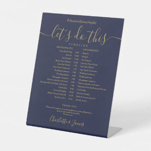 Hochzeitsplan Zeitplan in Navy Blau mit goldenem S Sockelschild