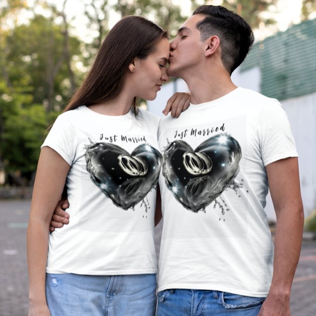 Hochzeitsringe im Herzen T-Shirt (What God Has Put Together Let No Man Separate. 
Matthew 19:6)
