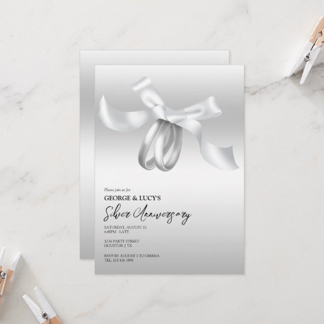 Hochzeitsrings & Bow Silver Wedding Einladung (Vorderseite/Rückseite Beispiel)