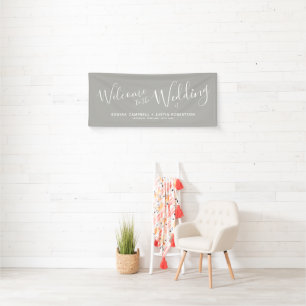 Hochzeitsschrift mit weißem Herz auf grauem Empfan Banner