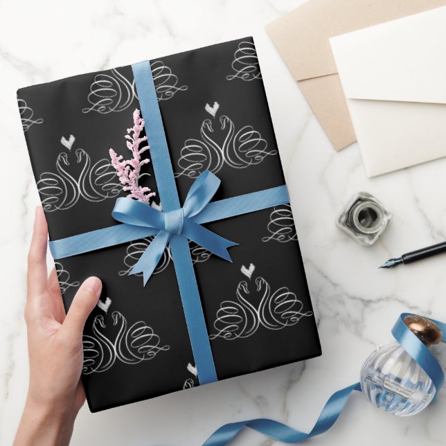 Hochzeitsschwäne mit einem Herzen  Geschenkpapier (Schenken)