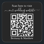 Hochzeitssticker für die QR-Code-Website Quadratischer Aufkleber<br><div class="desc">Moderne Minimalistische Simple Wedding Website mit QR Code. Toll,  um Einladungen oder andere Hochzeit stationär hinzuzufügen. Schwarzer Hintergrund oder wählen Sie Ihre Farbe.</div>