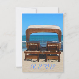 Hochzeitsstühle am Strand in Sand RSVP Karte