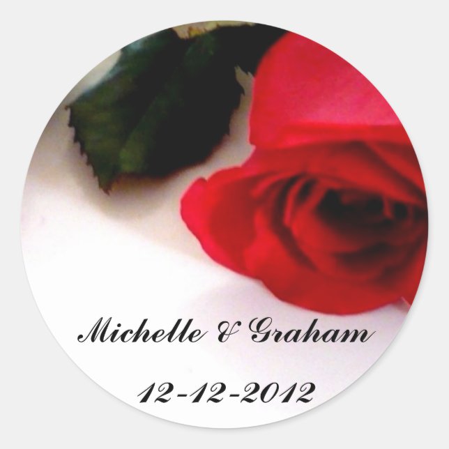 Hochzeitsticker-Rote Rosen Runder Aufkleber (Vorderseite)