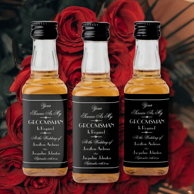 Hochzeitsvorschlag wird mein Trauzeuge Mini sein Alkoholflaschenetikett (For a Simple, Elegant Wedding "Will You Be My Groomsman" Invitation. Black with White Lettering.)