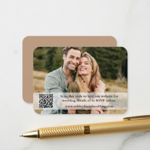 Hochzeitswebsite QR Overlay Foto Taupe Begleitkarte