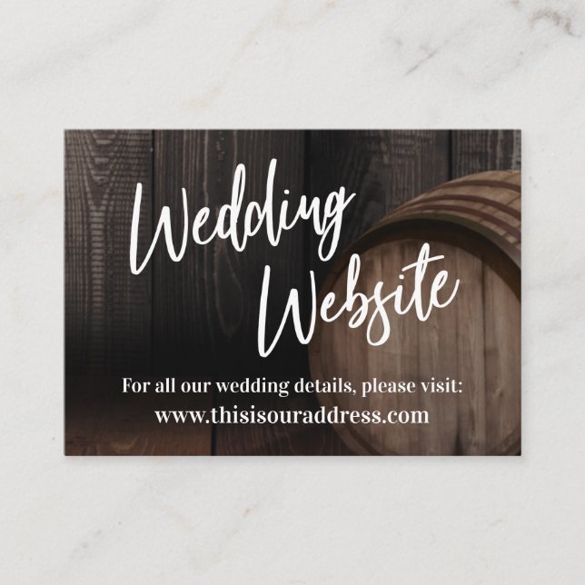 Hochzeitswebsite Typografie Wood Barrel Begleitkarte (Vorderseite)