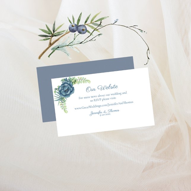 Hochzeitswebsite von Dusty Blue Floral Succulents Begleitkarte (Von Creator hochgeladen)
