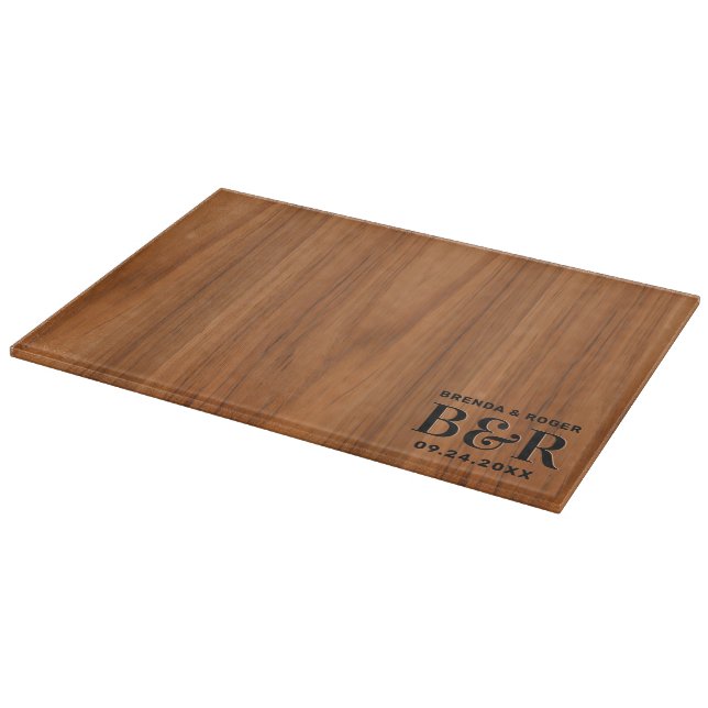Hochzeitthema Monogram Brown Wood Texture Schneidebrett (Ecke)