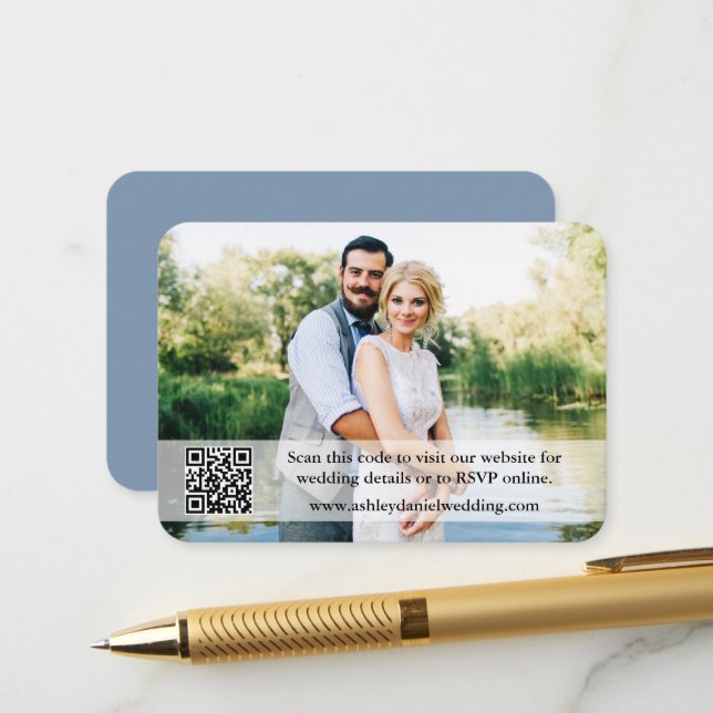 Hochzeitwebsite QR Overlay Foto Dusty Blue Begleitkarte (Vorderseite/Rückseite Beispiel)