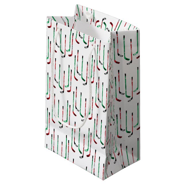 Hockey Christmas Red & Green Hockey Sticks Kleine Geschenktüte (Vorderseite Schrägansicht)