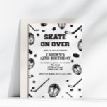 Hockey-Skate über Schwarz und Weiß zum Geburtstag Einladung<br><div class="desc">Skate weiter! Schwarz-Weiß-Hockey zum Geburtstag.</div>