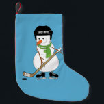 Hockey Snowman Hockey Stick und Skate Weihnachten Kleiner Weihnachtsstrumpf<br><div class="desc">Dekorieren Sie ein Hockey Weihnachten mit diesem Hockey spielen Schneemann Weihnachten Strumpf.</div>