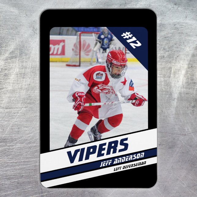 Hockey-Spieler behalten ihren Lebenswillen auf dem Magnet (Ice Hockey: Personalize your magnet with a sleek black and blue jersey, player image, and number.)