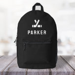 Hockey Sticks Motif Moderner Schwarzer Name Bedruckter Rucksack<br><div class="desc">Ein spezielles Design auf schwarzem Hintergrund mit gekreuztem Hockey-Sticks-Motiv in Weiß,  das durch das Hochladen eines eigenen Logos,  Bildes oder Motivs leicht ersetzt werden kann! Der personalisierte Monogramm-Name in der weißen,  modernen Blocktypografie kann durch Ihren eigenen Namen oder benutzerdefinierten Text ersetzt werden. Das perfekte Geschenk oder Accessoire!</div>