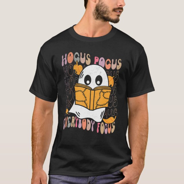 Hocus Pocus Everybody Focus Teacher Spooky Ghost H T-Shirt (Vorderseite)
