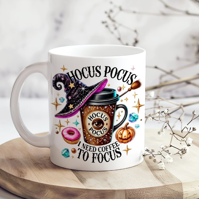 "Hocus Pocus I Need Coffee" Funny Witchy  Jumbo-Tasse ("Hocus Pocus I Need Coffee" Funny Witchy Giant Coffee Mug on a kitchen table with tiny dry flowers)