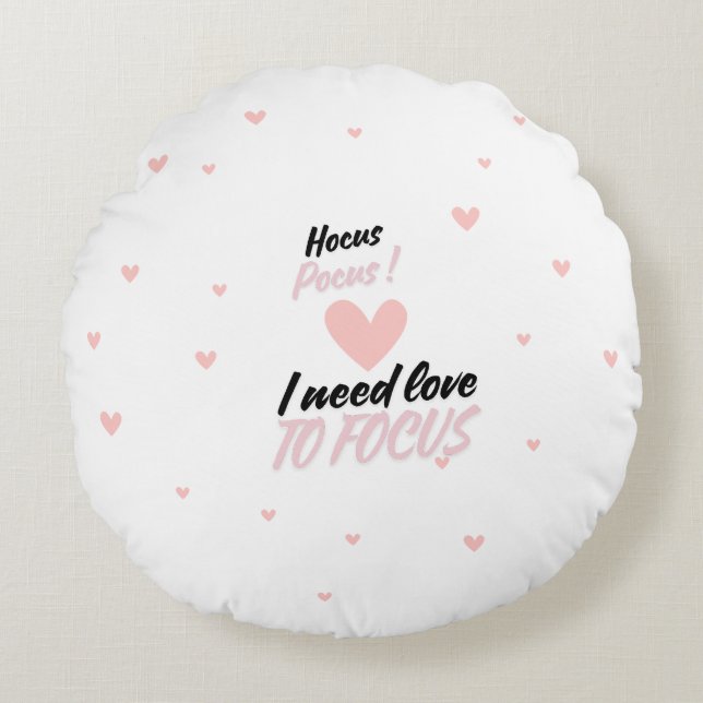 Hocus Pocus i need love to focus Rundes Kissen (Vorderseite)
