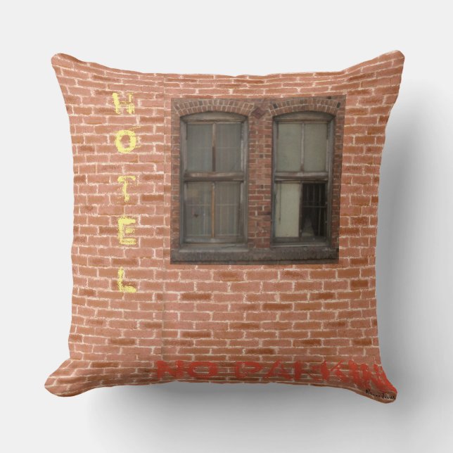 "'Hoffman Hotel'' aus der Sammlung Alley Walks Kissen (Vorderseite)