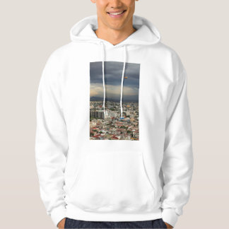 Hohe Winkelsicht von Stadtbild gegen bewölkten Hoodie