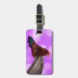 Höhepunkt in Majestät: Rooster on Dreamy Lila Glow Gepäckanhänger
