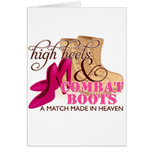 Hoher Heels und Kampf-Stiefel (Wüste)