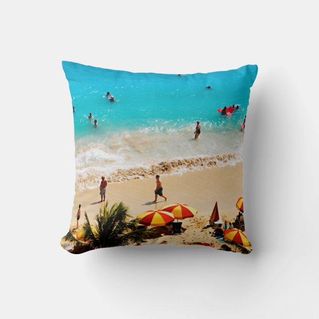 Höhere Sicht auf den Strand von Waikiki, Honolulu Kissen (Vorderseite)