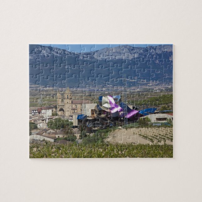 Höhere Stadtsicht und Hotel Marques de Riscal (Horizontal)