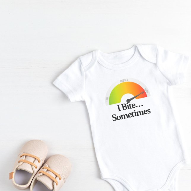 Hohes Risiko: Manchmal beiße ich.. Baby Strampler (High Risk: I Bite sometimes... Baby Bodysuit)