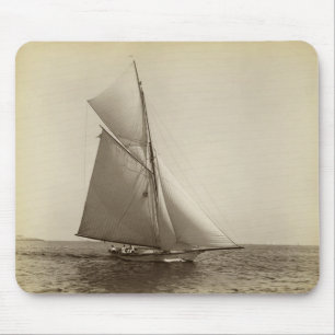 Hohes Schiffs-Segelboot mousepad