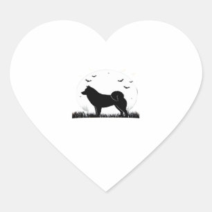 Hokkaido Hund � Halloween-Mond-Silhouette Klassisc Herz-Aufkleber