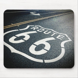 Hol dir deine Kicks auf Route 66 Mousepad